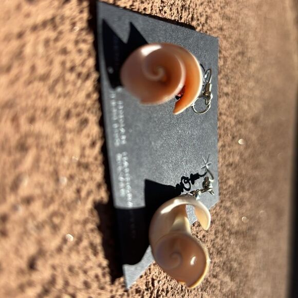 Native made sea shell earrings - Picture 3 of 4